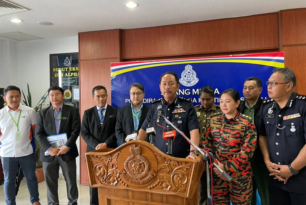 Jauteh ketika hadir sidang akhbar selepas menghadiri mesyuarat penyelarasan menghadapi bencana banjir peringkat Sabah di Ibu Pejabat Kontinjen (IPK) Sabah, di sini, pada Selasa.