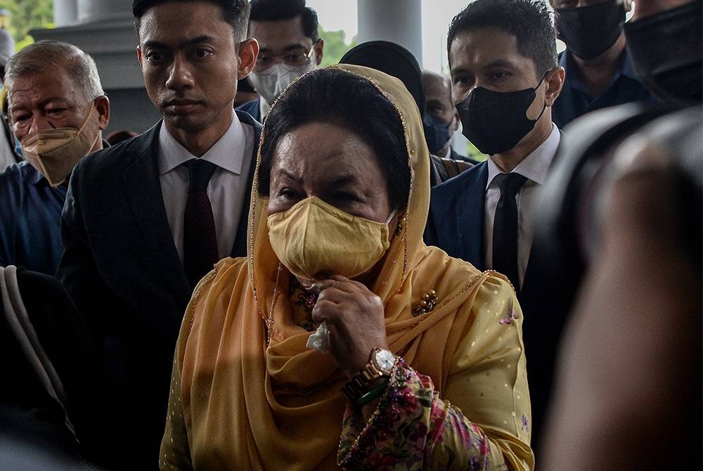 Isteri bekas Perdana Menteri Datin Seri Rosmah Mansor ketika hadir bagi mendengar keputusan perbicaraan kes rasuahnya berkaitan projek solar hibrid bernilai RM1.25 bilion untuk 369 sekolah luar bandar di Sarawak pada 1 September lalu. -Foto: Bernama