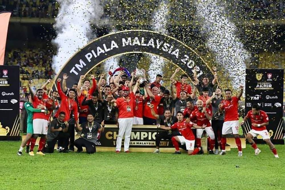 Kuala Lumpur City FC menamatkan penantian 32 tahun untuk merangkul Piala Malaysia selepas mengejutkan juara bertahan Johor Darul Ta’zim (JDT) 2-0 pada aksi final di Stadium Nasional Bukit Jalil. FOTO: AGENSI