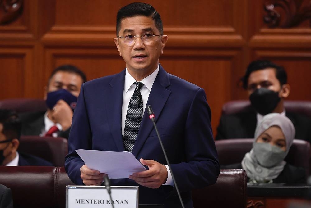 Mohamed Azmin. - Foto Bernama.