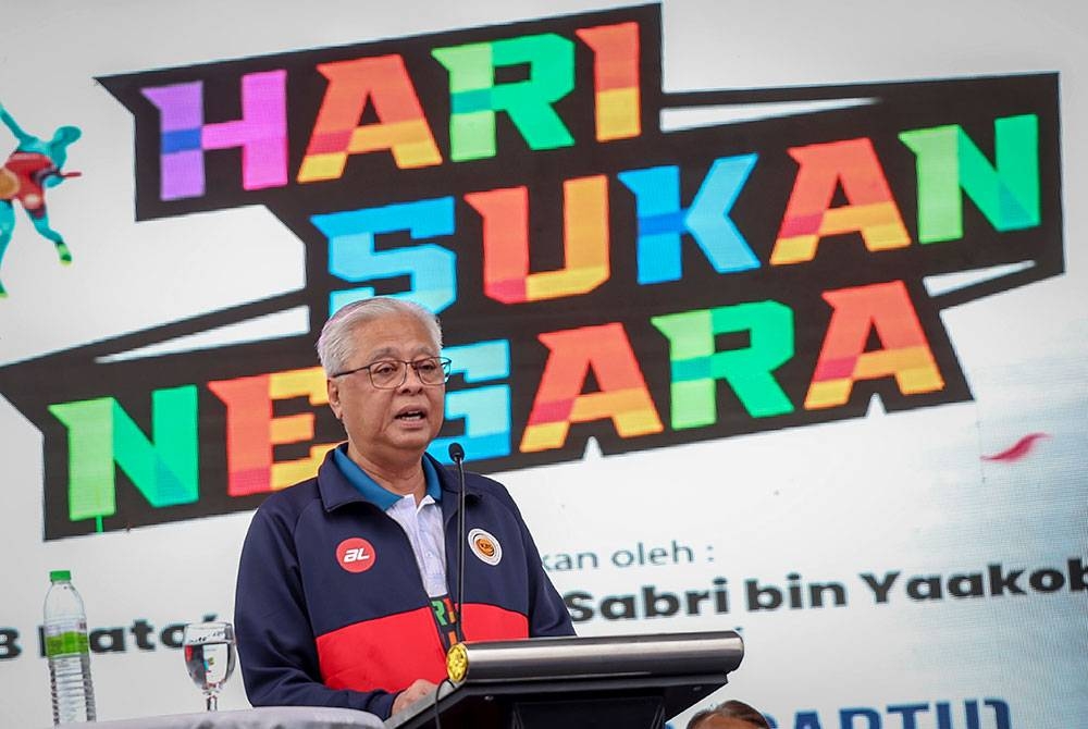 Perdana Menteri, Datuk Seri Ismail Sabri Yaakob berucap pada sambutan Hari Sukan Negara di Dataran Putrajaya. - Foto Bernama.