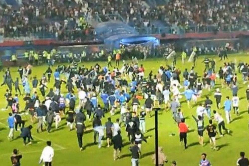 Kejadian rusuhan penonton dan penyokong di Stadium Kanjuruhan, Malang, Jawa Timur.