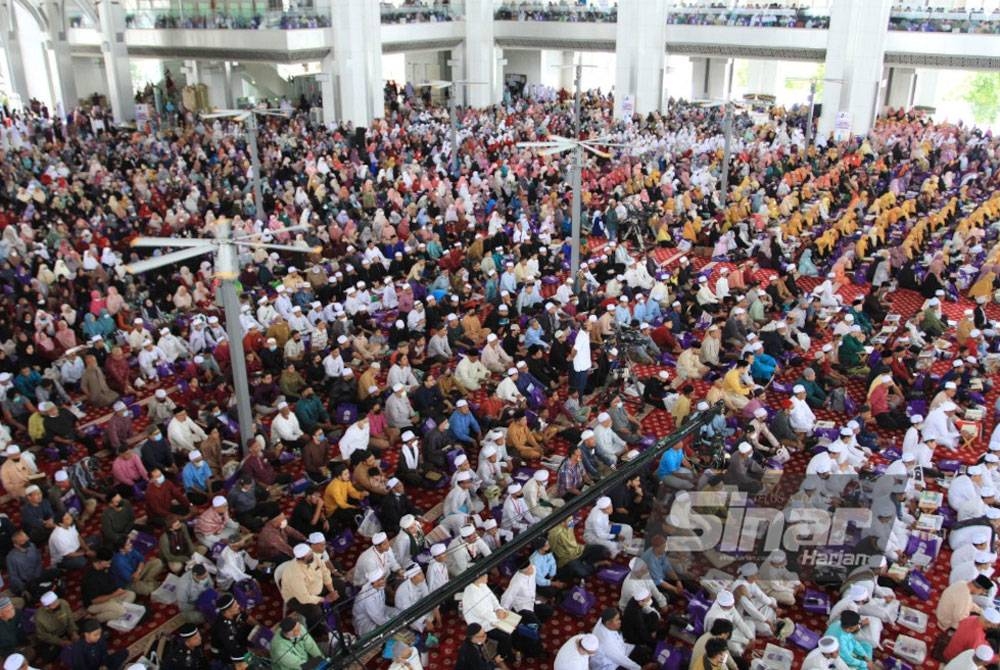 Ribuan peserta hadir pada Majlis Konvokesyen Khatam Tadabbur My #QuranTime 1.0 yang diadakan di Masjid Tuanku Mizan Zainal Abidin, Putrajaya pada Sabtu. - FOTO ROSLI TALIB