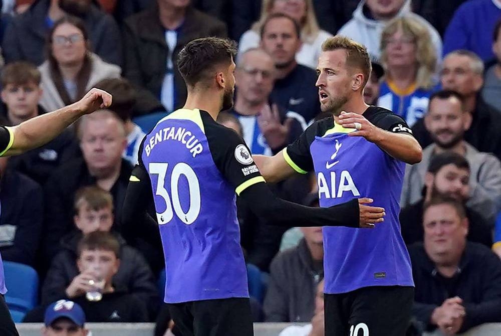 Kane (kanan) menyumbat satu gol untuk membantu Spurs menewaskan Brighton 1-0 pada Ahad. - Foto Agensi