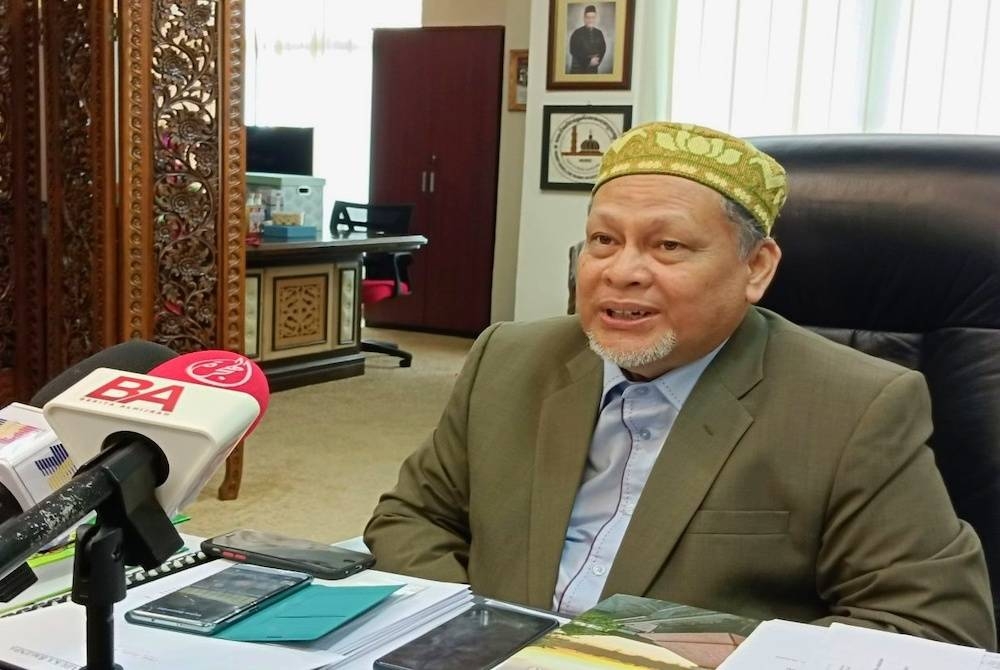 Mohd Amar semasa sidang akhbar di Kota Darulnaim, Kota Bharu.