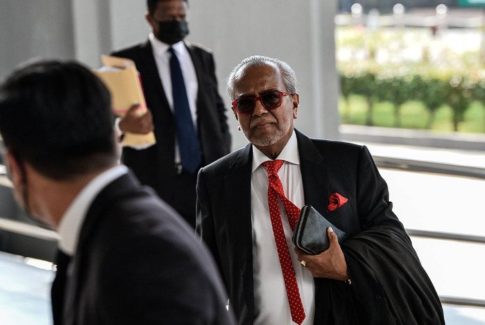 Peguam Tan Sri Mohammad Shafee Abdullah hadir di Kompleks Mahkamah Kuala Lumpur. - Foto Bernama.