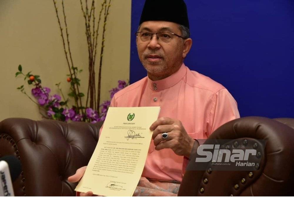 Azlan semasa sidang akhbar di Pejabat Menteri Besar Perlis pada Jumaat.