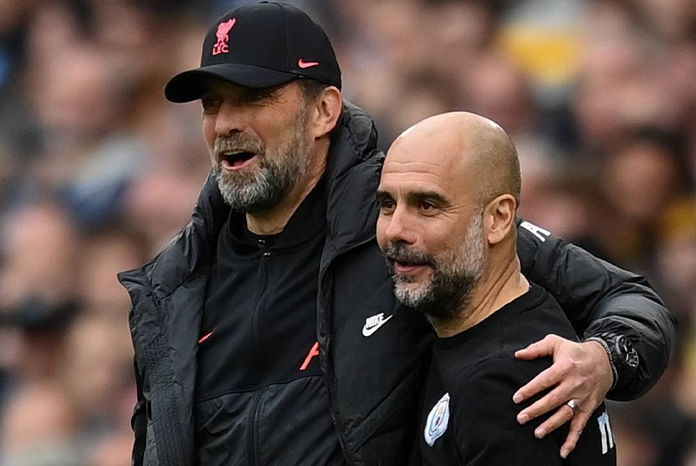 Klopp (kiri) dan Guardiola bakal menjadi tumpuan apabila Liverpool melayan kunjungan City di Anfield pada Ahad. Foto Agensi.