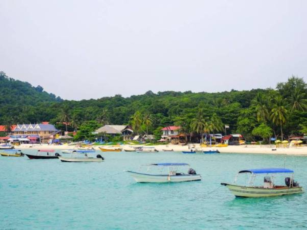 Kerja pengosongan tangki septik di Pulau Perhentian, bagi menangani masalah pencemaran yang berkemungkinan daripada sisa kumbahan di pulau peranginan tersebut.