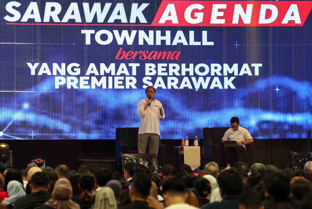 Abang Johari berucap pada Sesi Sarawak Agenda: Townhall Bersama YAB Premier Sarawak Sempena LBAS 2022 di MITEC pada Sabtu. - Foto Bernama