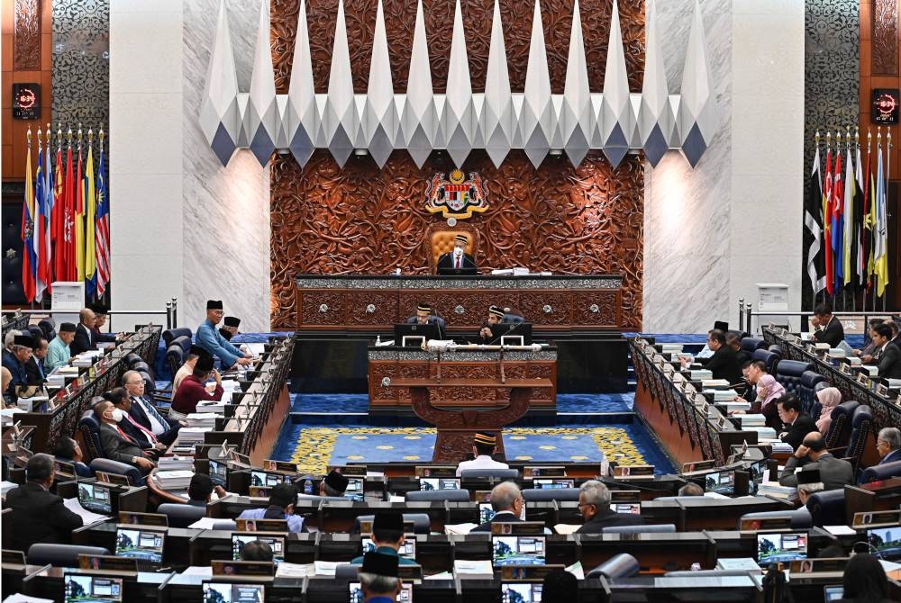 Istilah &#039;pembubaran Dewan Rakyat&#039; lebih sesuai digunakan dalam sistem demokrasi berparlimen di Malaysia.