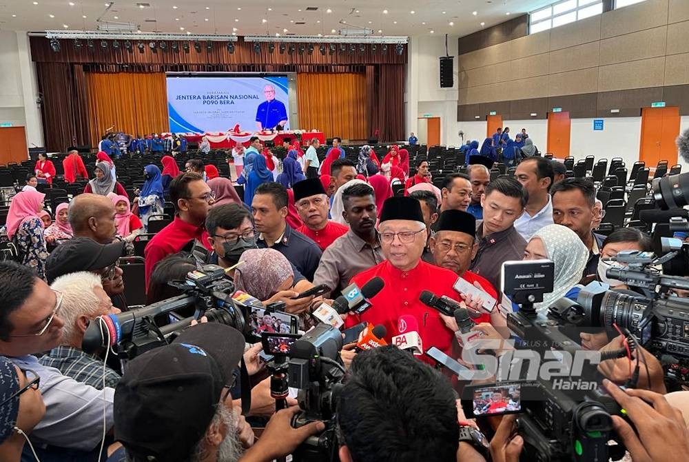 Ismail Sabri ketika ditemui media selepas merasmikan Majlis Pelancaran Jentera Pilihan Raya BN P.090 Bera di Dewan Konvensyen Majlis Daerah Bera pada Ahad.