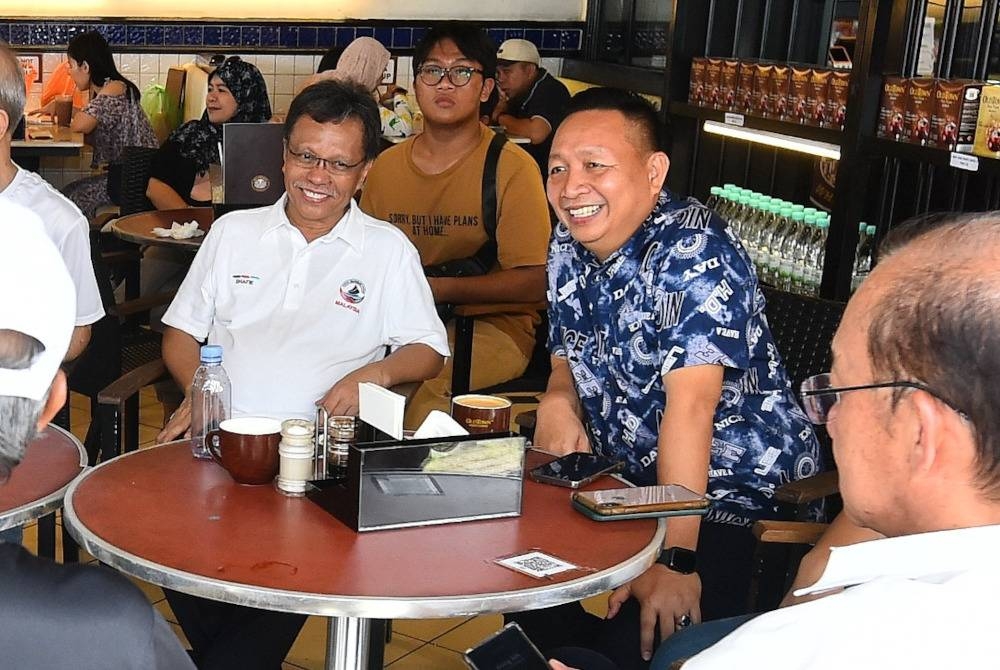 Wetrom bertemu dengan Mohd Shafie dalam satu program walkabout di Jalan Gaya, Kota Kinabalu.