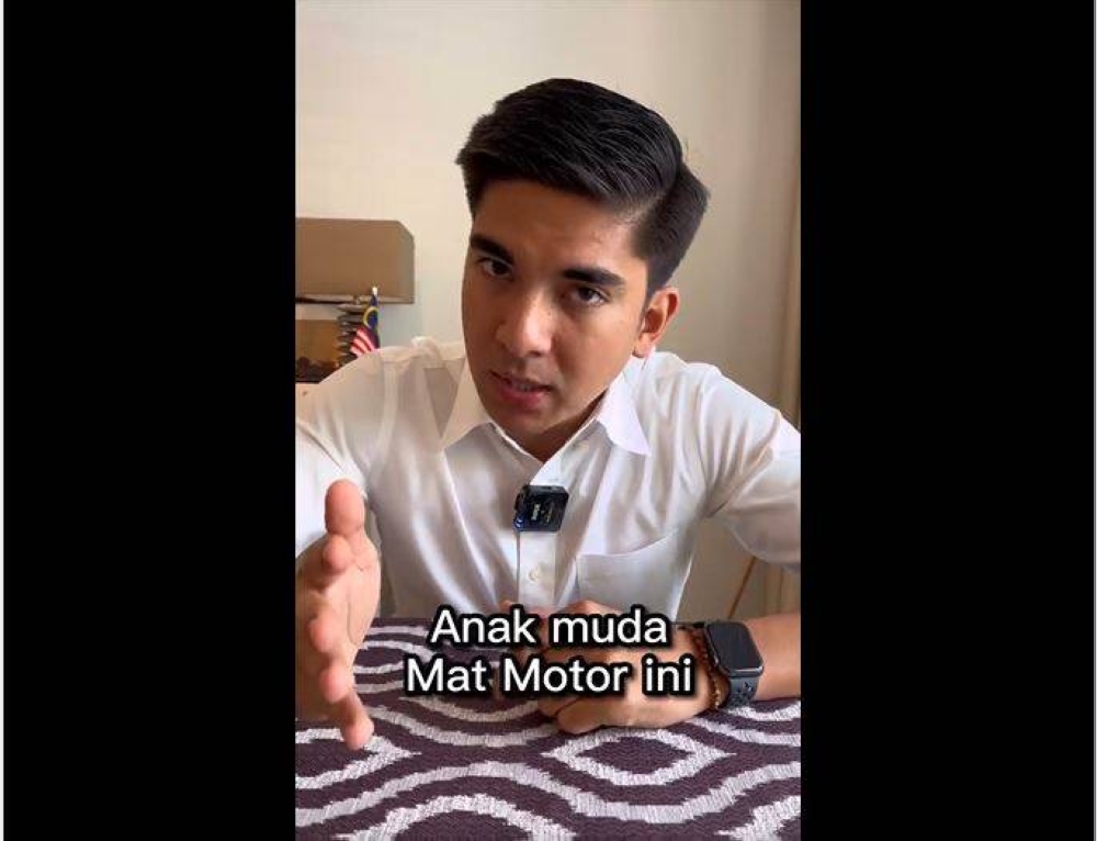 Tangkap layar video yang dikongsi Syed Saddiq melalui Facebooknya pada Isnin.