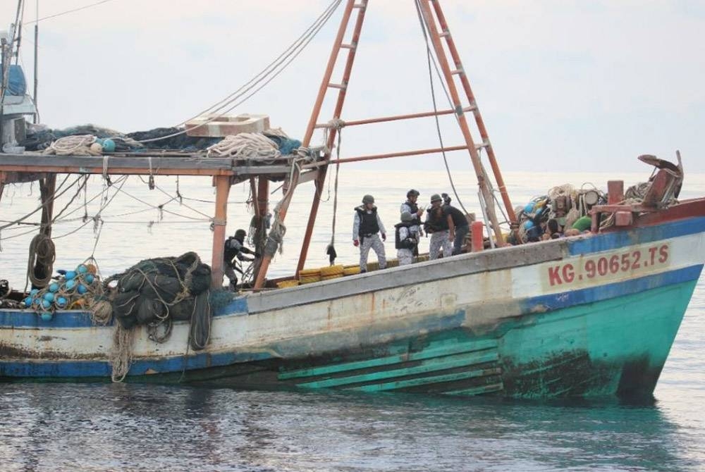 TLDM Pintas Bot Nelayan Vietnam Ceroboh Perairan Negara - Sinar Harian