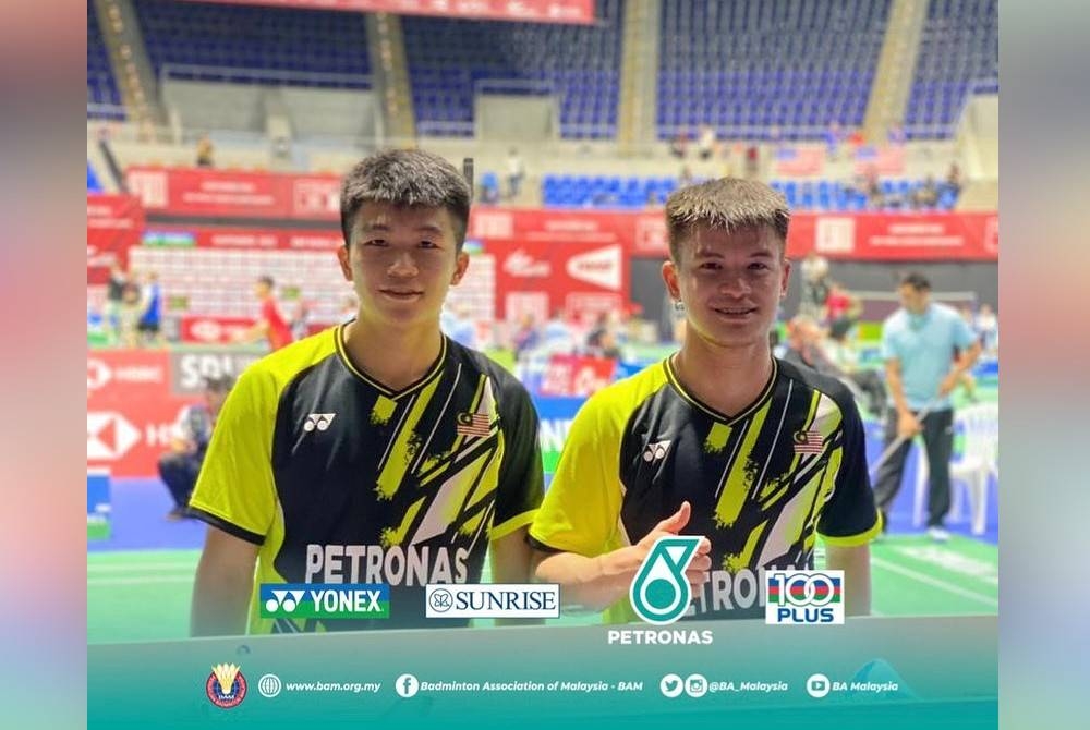 Fazriq Razif-Wong Vin Sean menewaskan Edzus Meirans-Rihards Zugs 21-11, 21-7 dalam aksi Kumpulan A Kejohanan Badminton Berpasukan Campuran Remaja Dunia 2022.