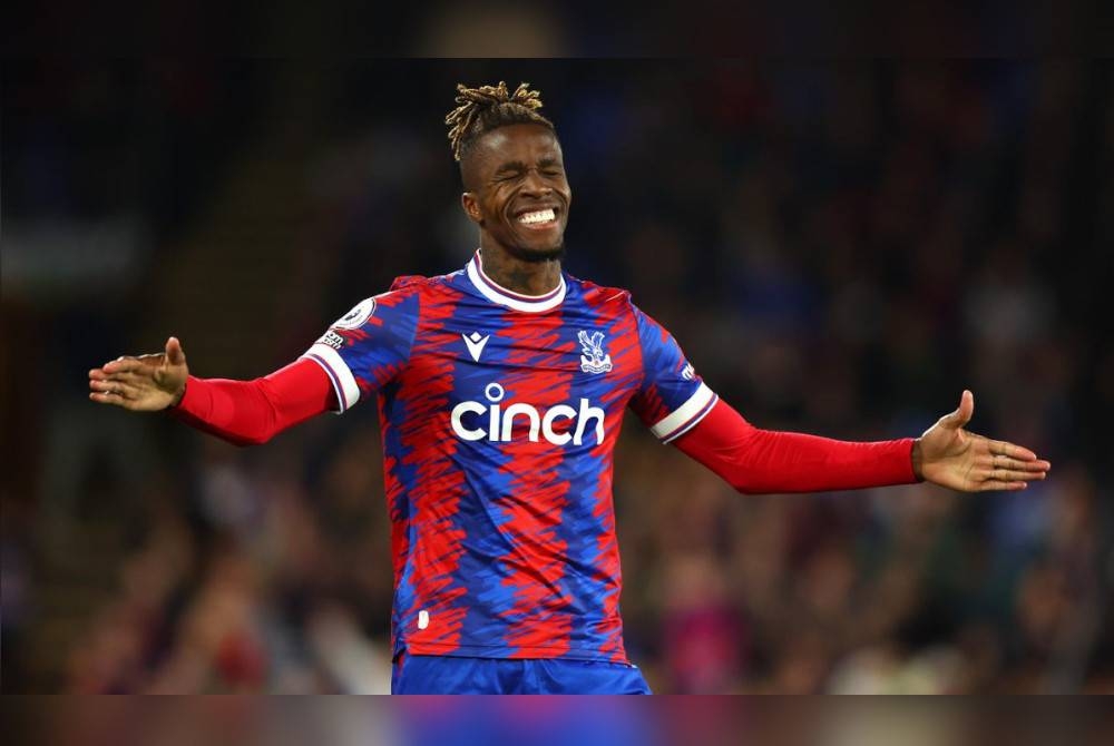 Zaha meraikan jaringannya ketika bantu Palce tewaskan Wolves di laman sendiri, awal pagi Khamis.