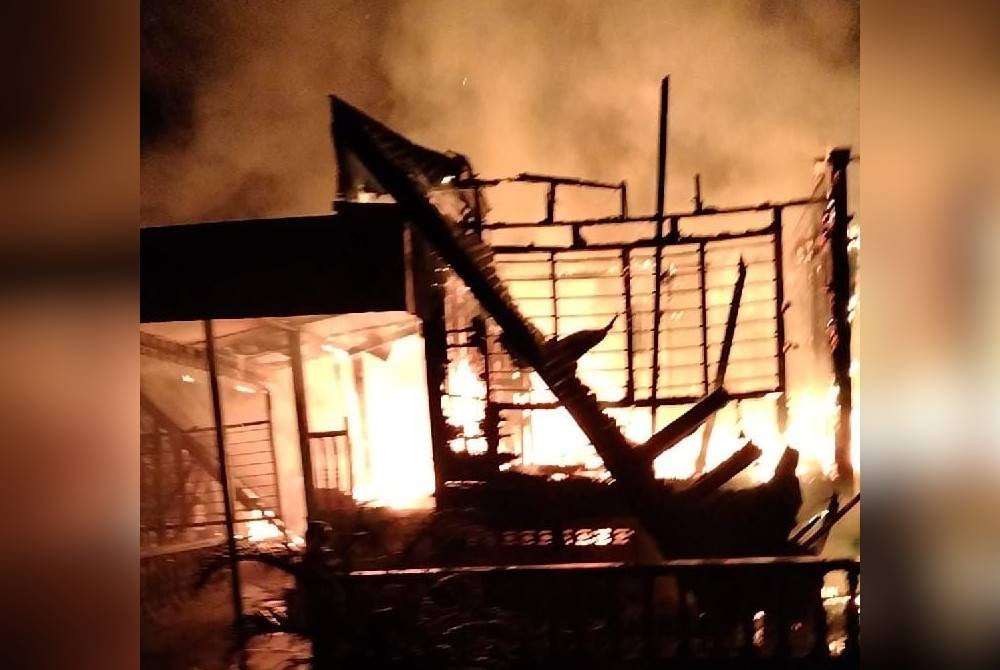 Rumah mangsa yang terbakar dalam kejadian di Batu 7, pada Selasa.