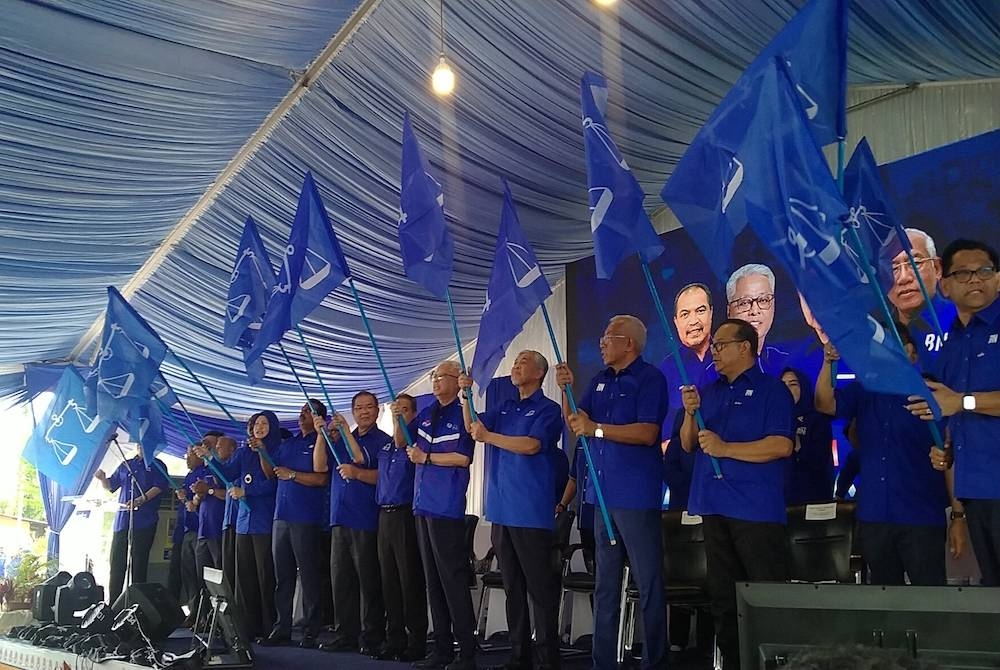 Ahmad Zahid ketika melancarkan Gerak Kerja Jentera BN Kedah PRU15 di Dataran Serdang pada Rabu.