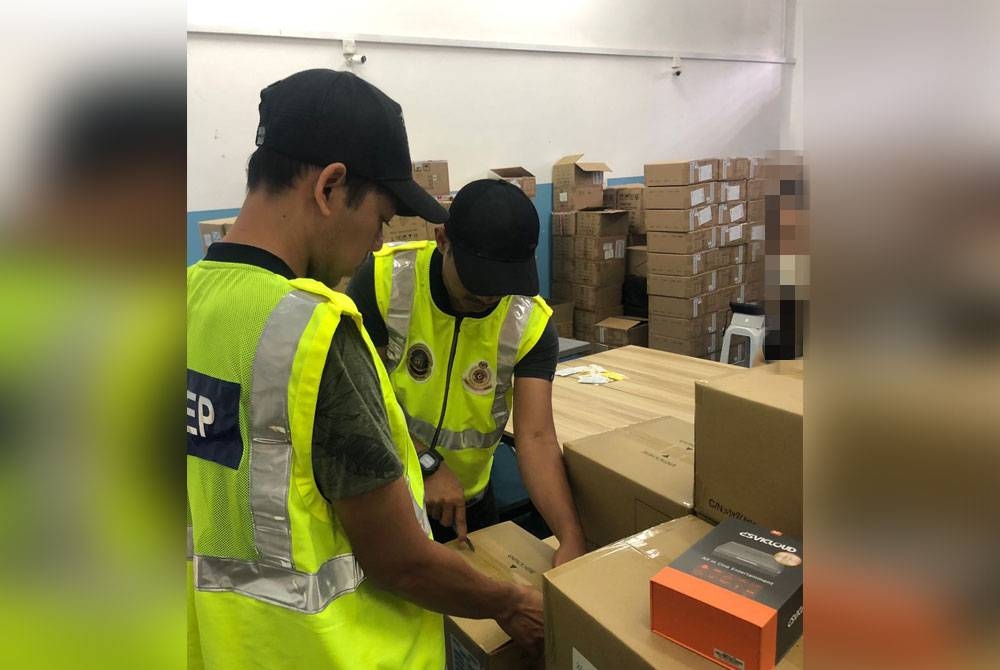 Peniaga diberi amaran agar tidak menjual android box yang mengandungi karya hak cipta tanpa kebenaran.