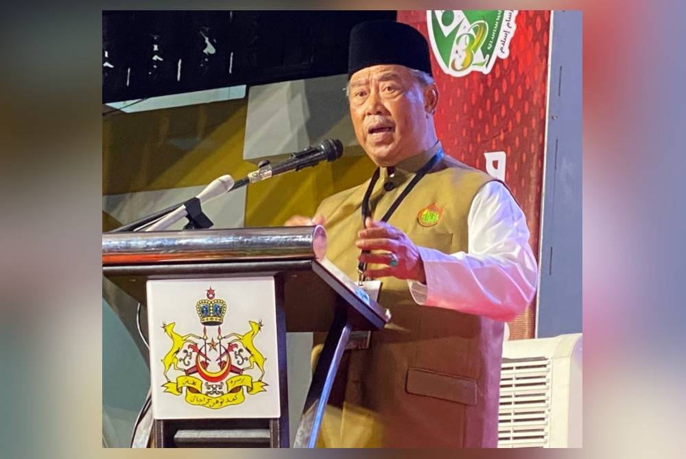 Muhyiddin semasa menyampaikan ucapan pada Himpunan Penyatuan Ummah Sambutan 32 Tahun Pentadbiran Membangun Bersama Islam di Stadium Sultan Muhammad IV Kota Bharu pada Jumaat.