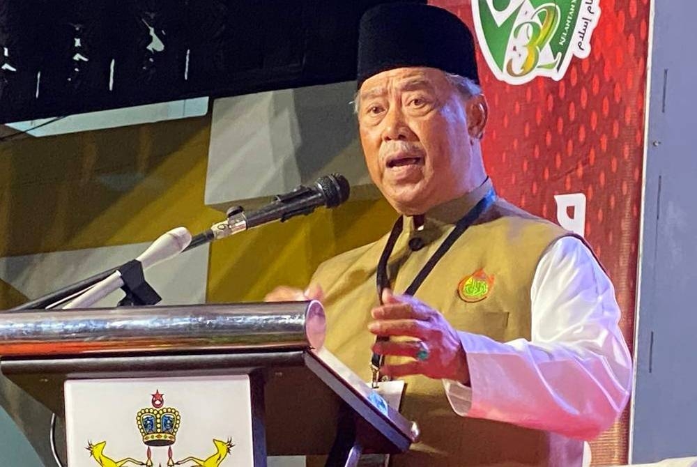 Muhyiddin semasa menyampaikan ucapan pada Himpunan Penyatuan Ummah Sambutan 32 Tahun Pentadbiran Membangun Bersama Islam di Stadium Sultan Muhammad IV Kota Bharu pada Jumaat.