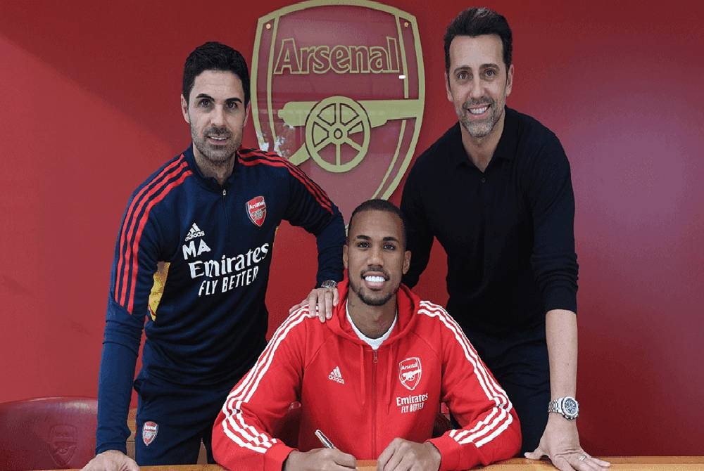 Gabriel Magalhaes menandatangani kontrak baharu bersama Arsenal. FOTO: Arsenal