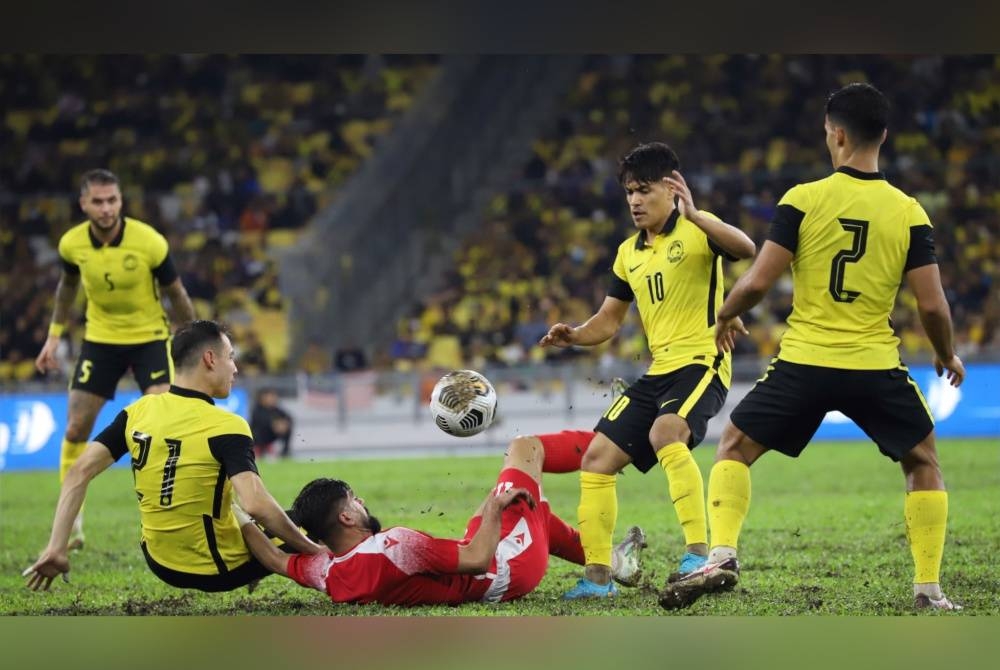 Aksi antara Malaysia dan Bahrain pada kempen Kelayakan Piala Asia 2023 di Stadium Nasional, Bukit Jalil Jun lalu.