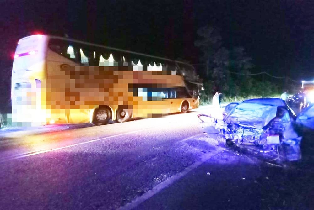 Seorang polis bantuan maut selepas kereta jenis Proton Persona yang dipandunya bertembung dengan sebuah bas di jalan Gua Musang-Kuala Krai pada Ahad