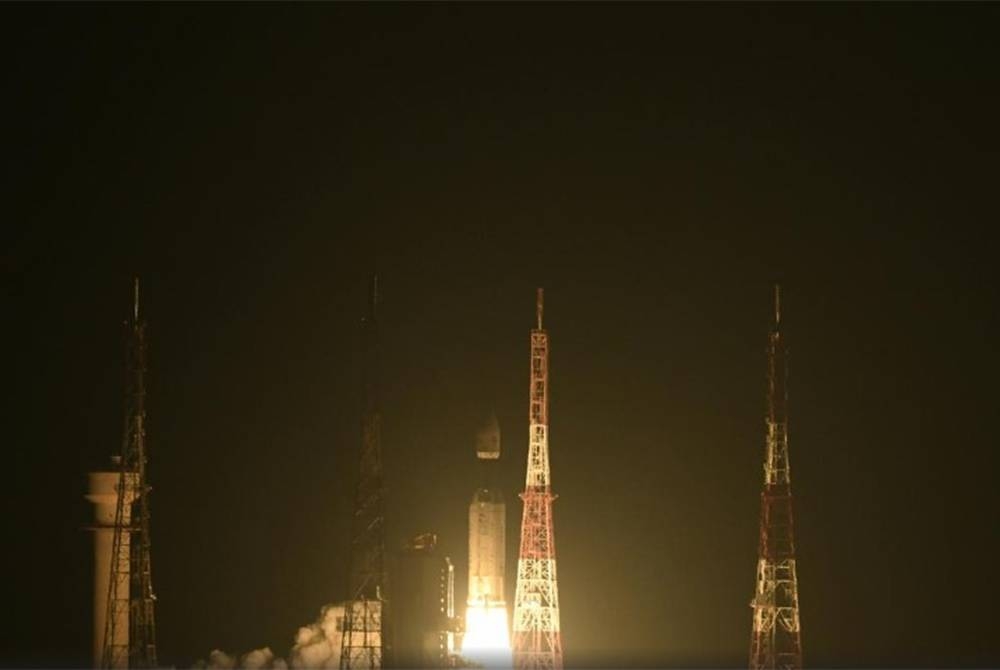 ISRO melancarkan Launch Vehicle Mark 3 dan berjaya menempatkan 36 satelit ke orbit. Foto internet