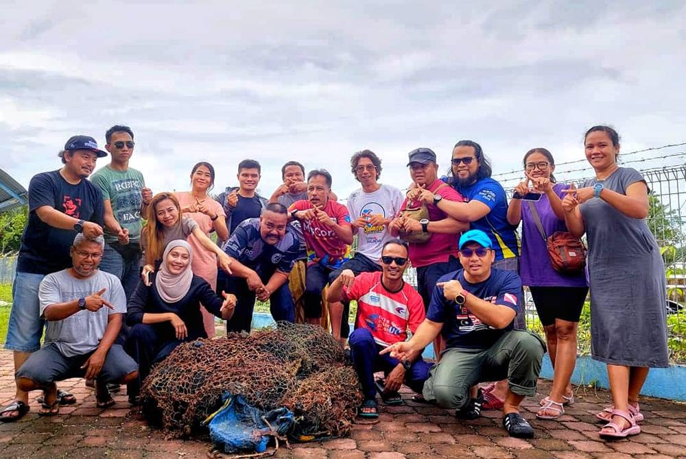 Antara pukat hantu yang berjaya dikumpul di sekitar kawasan terumbu karang di Pusat Taman Laut Pulau Perhentian