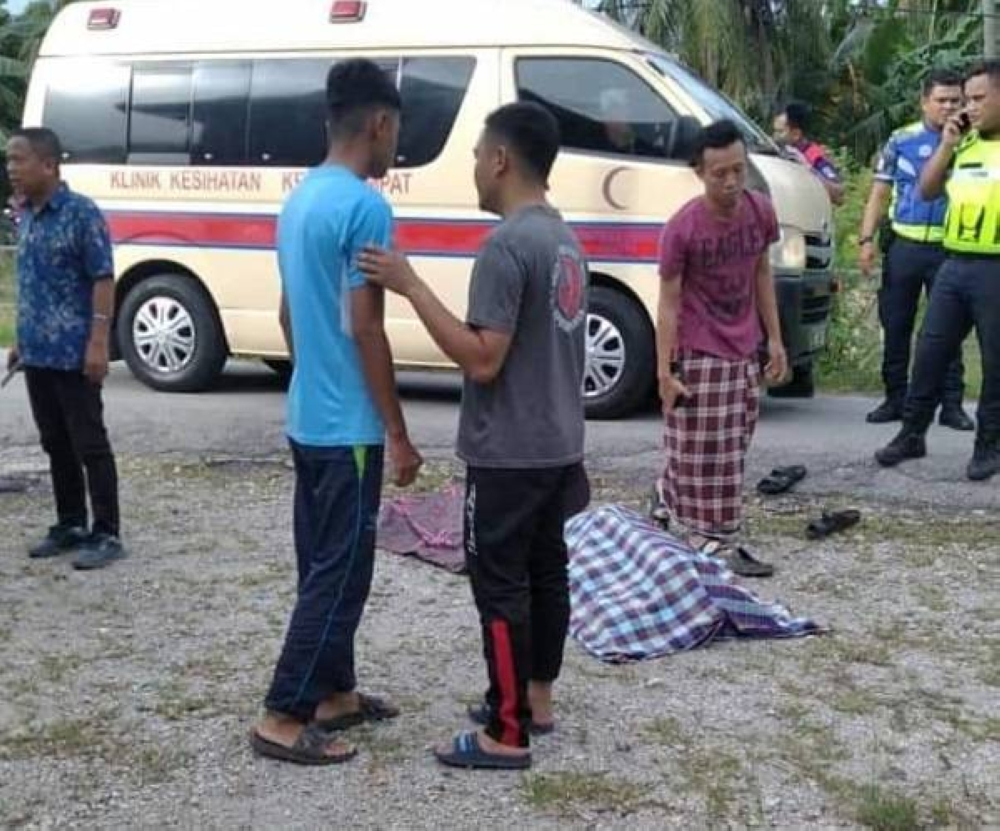 Mangsa yang terbabit dalam satu pergaduhan bersama seorang lelaki disahkan meninggal dunia di tempat kejadian di Tanjung Piandang, Parit Buntar pada Isnin. Foto: Ihsan pembaca