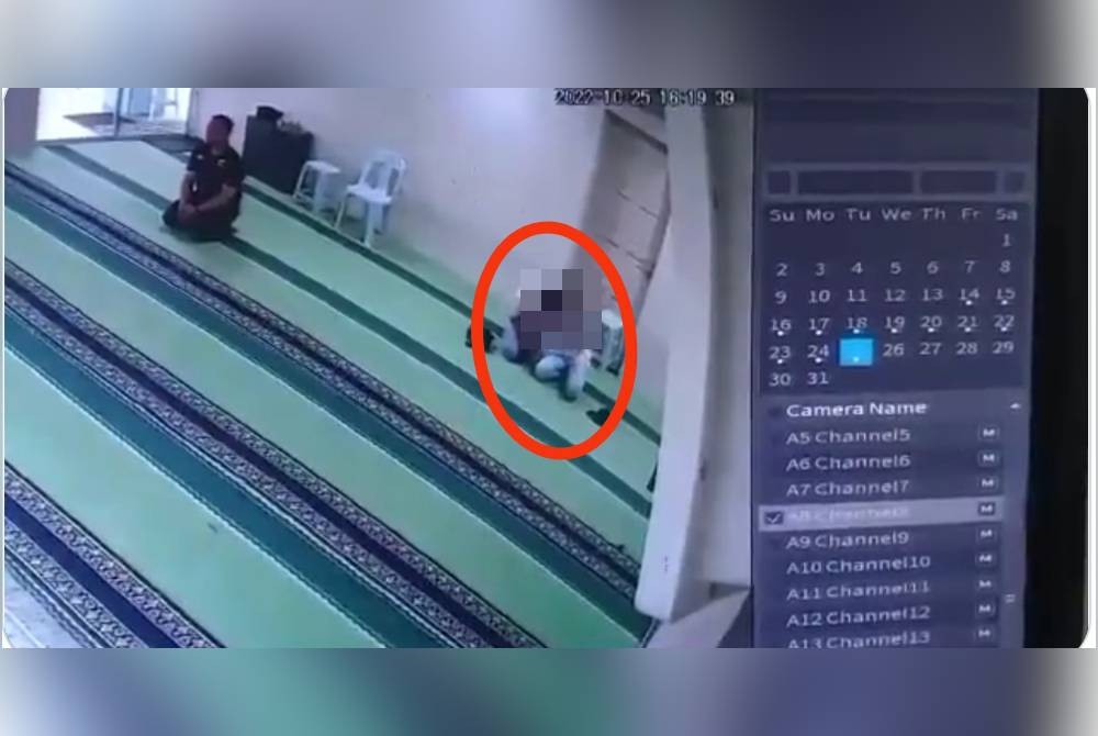 Rakaman CCTV yang tular memaparkan perbuatan tidak senonoh dua lelaki di dalam sebuah surau di sekitar Kuala Langat baru-baru ini.