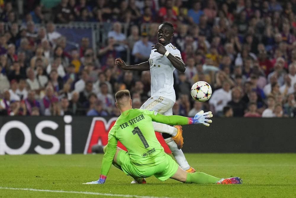 Mane (kanan) meledak satu gol ketika membantu Bayern menewaskan Barcelona dalam saingan Liga Juara-Juara pada Rabu. Foto: EPA