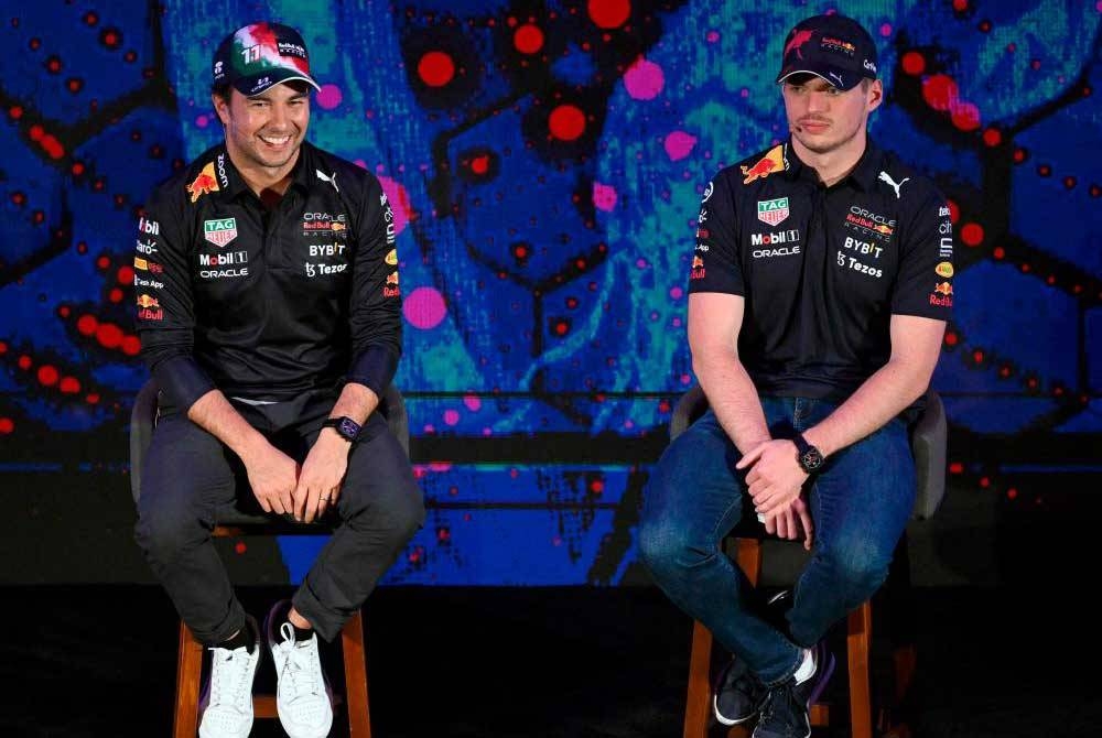 Perez (kiri) dan Verstappen memasang impian besar dalam saingan GP Mexico hujung minggu ini. - Foto AFP