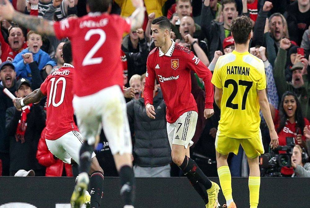 Ronaldo (dua dari kanan) menyumbat satu gol ketika membantu United menewaskan Sheriff Tiraspol 3-0 dalam aksi Liga Europa pada Jumaat. Foto Agensi