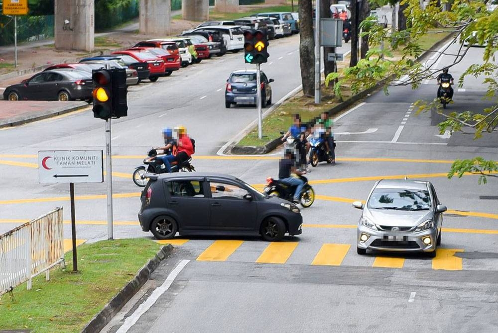 Antara kesalahan melanggar lampu isyarat merah yang dikesan dilakukan oleh pengguna jalan raya.