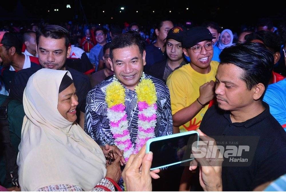 Rafizi ketika hadir majlis Pengumuman Calon Keadilan di Padang MPAJ Taman Kosas pada malam Jumaat.