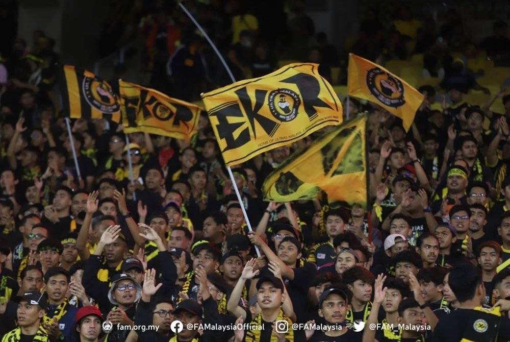 Ekor Harimau Malaya ketika menyaksikan perlawanan skuad kebangsaan di Stadium Nasional Bukit Jalil. - Foto FAM