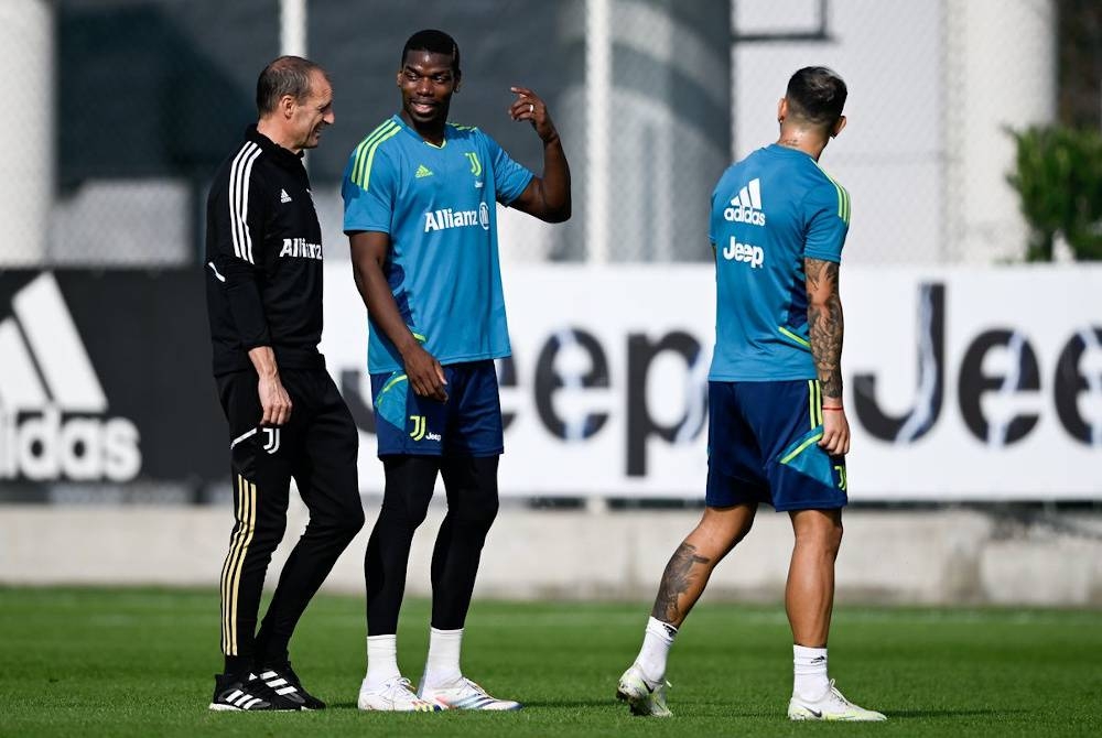 Allegri (kiri) menyifatkan peluang Pogba (tengah) untuk beraksi bersama Juventus menjelang Piala Dunia bulan depan tipis. - Foto Agensi