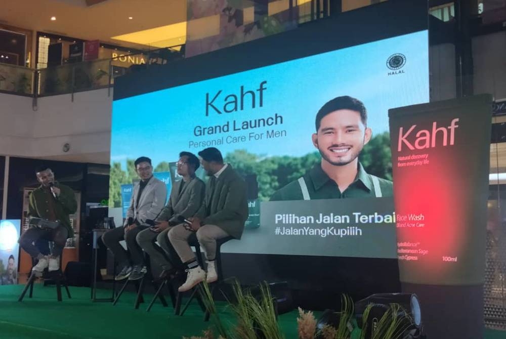 Billy Dharmawan (dua dari kiri) ketika sesi soal-jawab produk Kahf semasa majlis pelancaran di IOI City Mall.