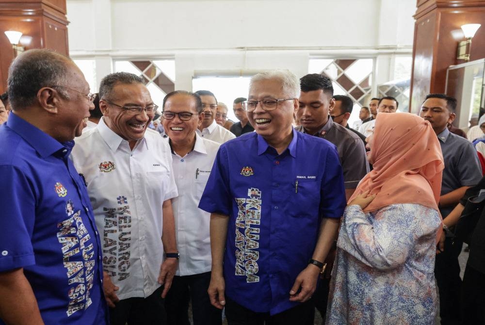 Reaksi Ismail Sabri (empat dari kiri) ketika hadir pada Majlis Kenduri Keluarga Malaysia sempena Jelajah Aspirasi Keluarga Malaysia di Dewan Jubli Perak Sultan Haji Ahmad Shah pada Sabtu. - Foto Bernama