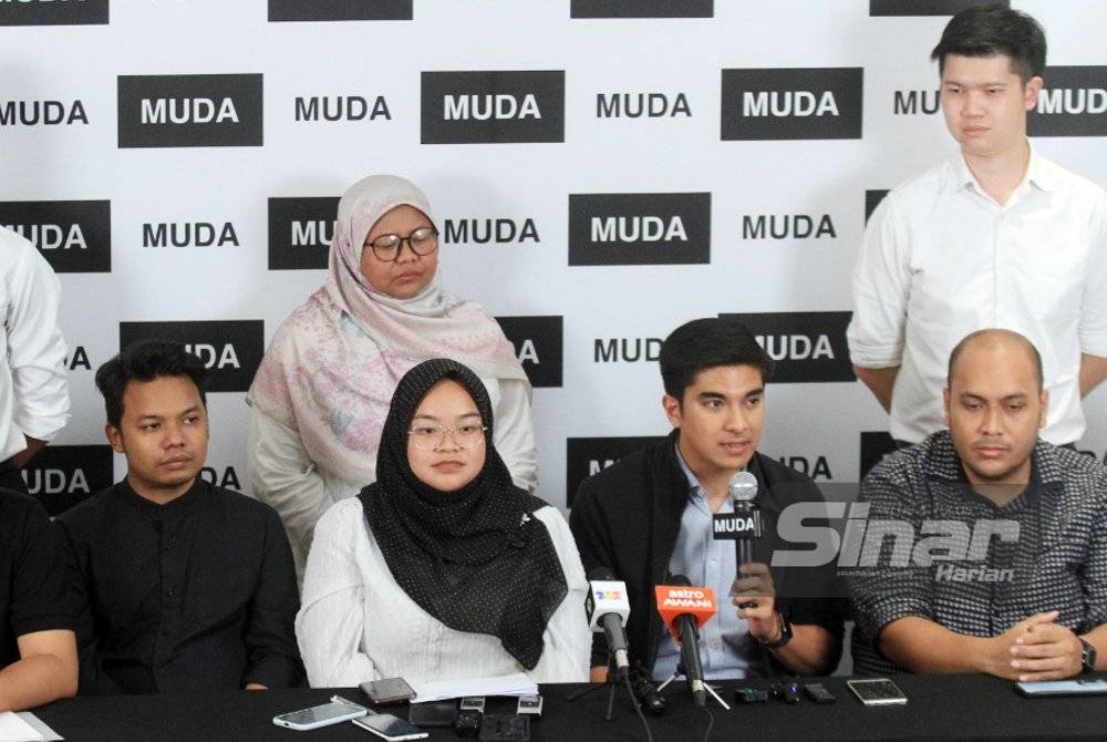 Syed Saddiq (dua,kanan) pada sidang media selepas pengumuman calon Muda. -Foto Sinar Harian ROSLI TALIB