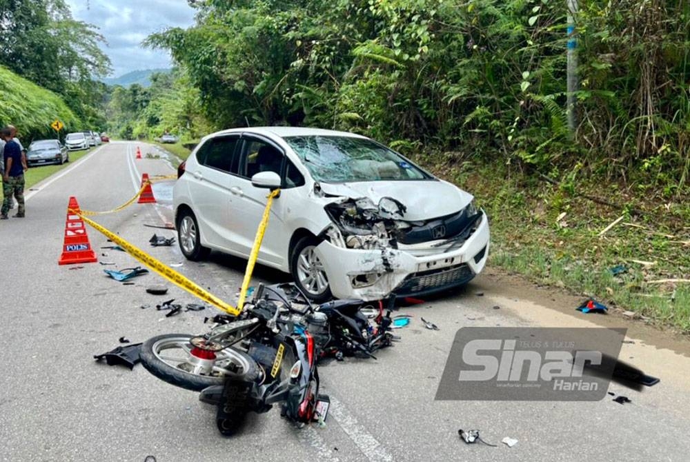 Ysuku ditunggang mangsa bertembung dengan sebuah kereta di Gua Musang. - Foto Sinar Harian