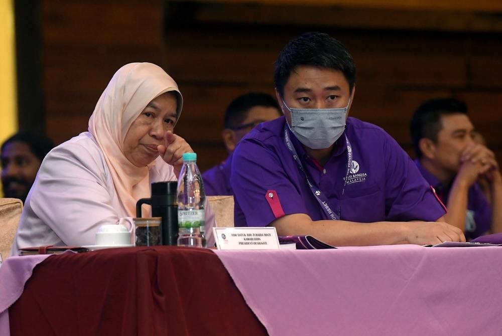 PBM berdepan kemelut dalaman melibatkan Larry Sng dan Zuraida Kamaruddin.