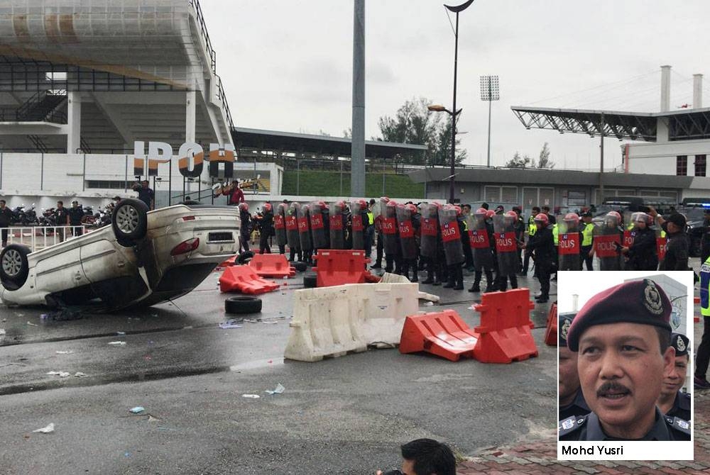 Barisan pasukan LSF bersedia di lokasi kejadian bagi mengawal rusuhan melibatkan penyokong parti. Gambar kecil: Mohd Yusri