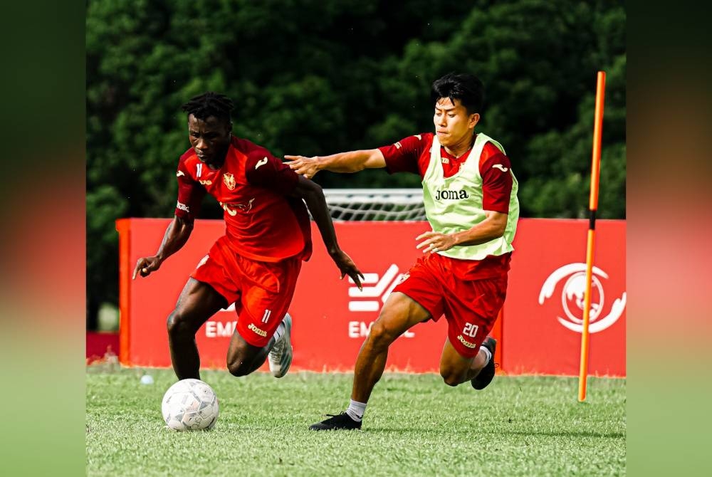 Pemain Selangor giat menjalani latihan sebagai persiapan aksi timbal kedua menentang Kelantan United pada Selasa.