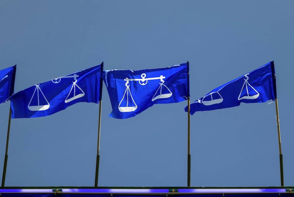 Bendera parti Barisan Nasional (BN). - Foto Bernama