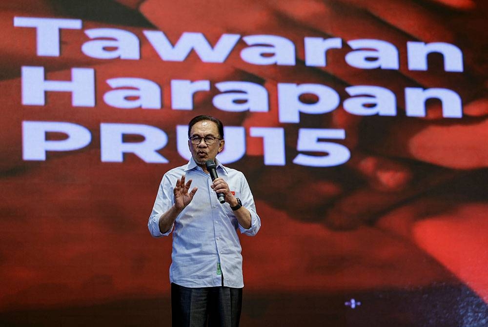 Anwar berucap pada Majlis Pelancaran Tawaran Harapan Kita Boleh! di Bandar Baru Klang hari ini. Foto Bernama