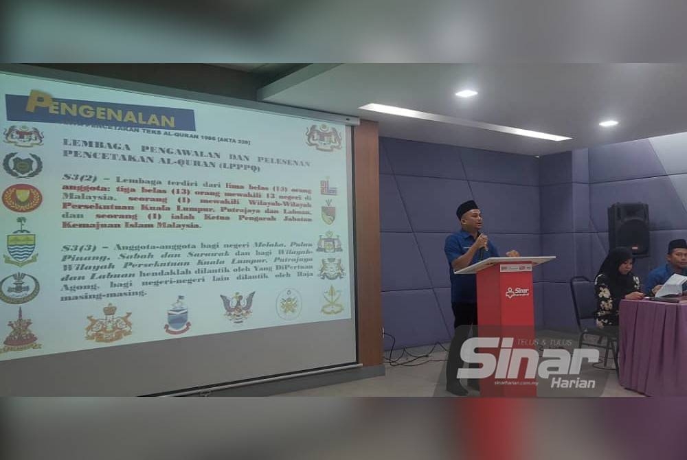 Ahmad Hilmi ketika menyampaikan ucapan Program Seminar Kawal Selia Penerbitan al Quran Peringkat Selangor di Kompleks Kumpulan Karangkraf dekat sini pada Rabu.